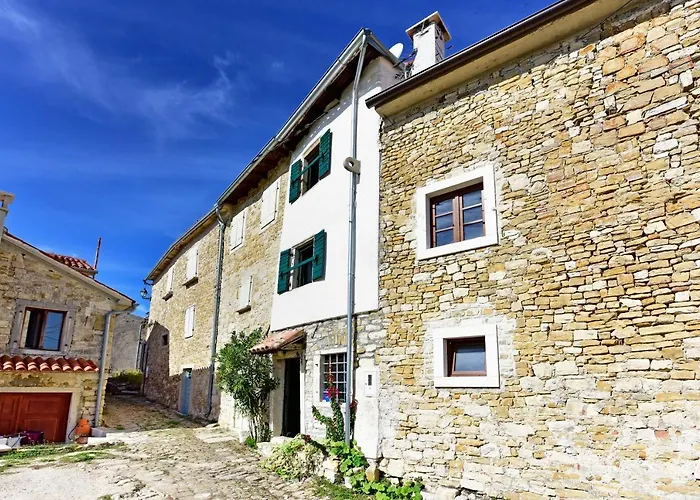 Luna * Motovun